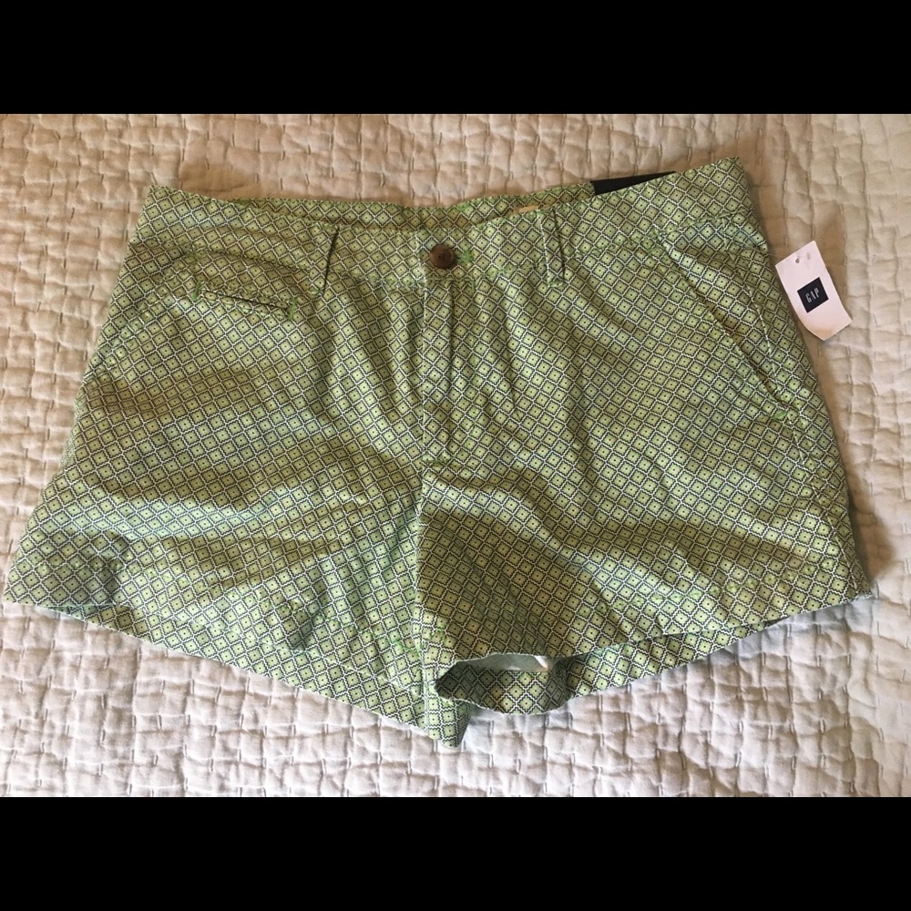 NWT GAP Women’s printed shorts. Size 6.